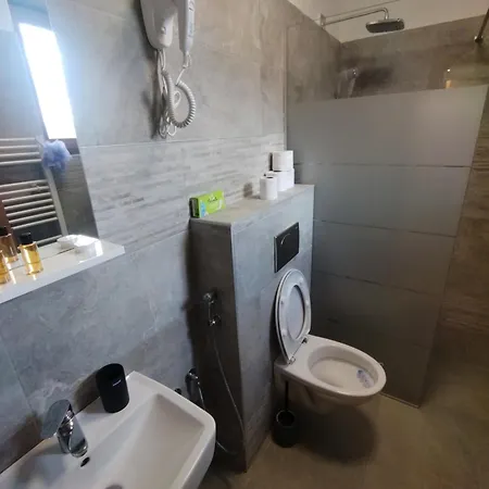 Jelenaca Prizemlje * Trnovo